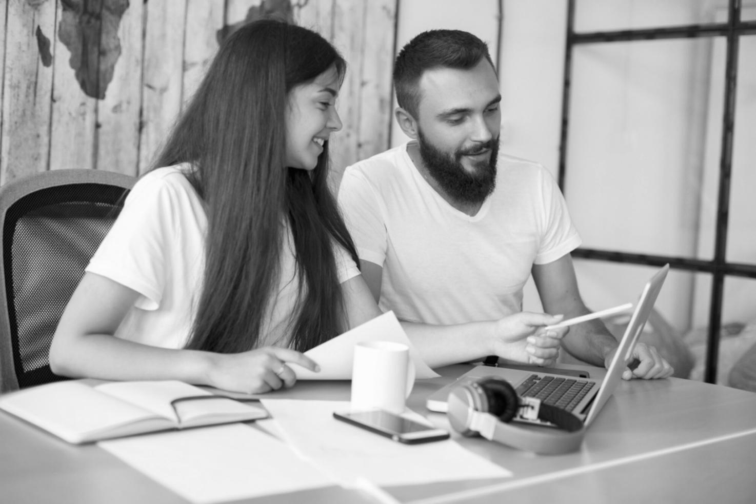 Grafik analisis pasar keuangan dengan trend volatilitas